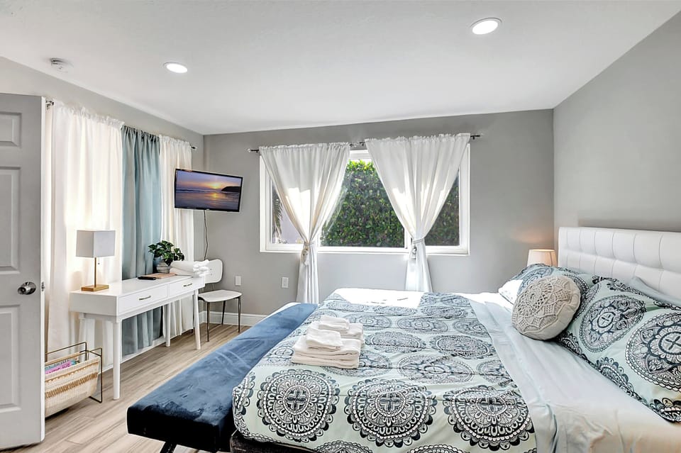 Main House - The luxurious king suite boasts a private en suite & Smart TV