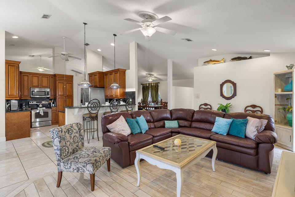 Living room & kitchen