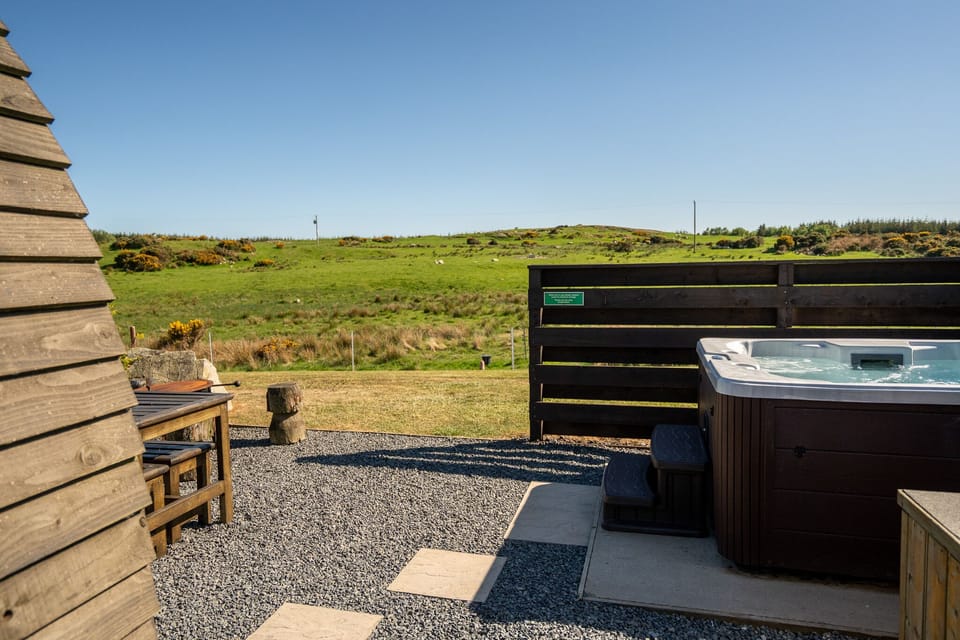 Hot Tub / whirlpool bath (Outdoor)