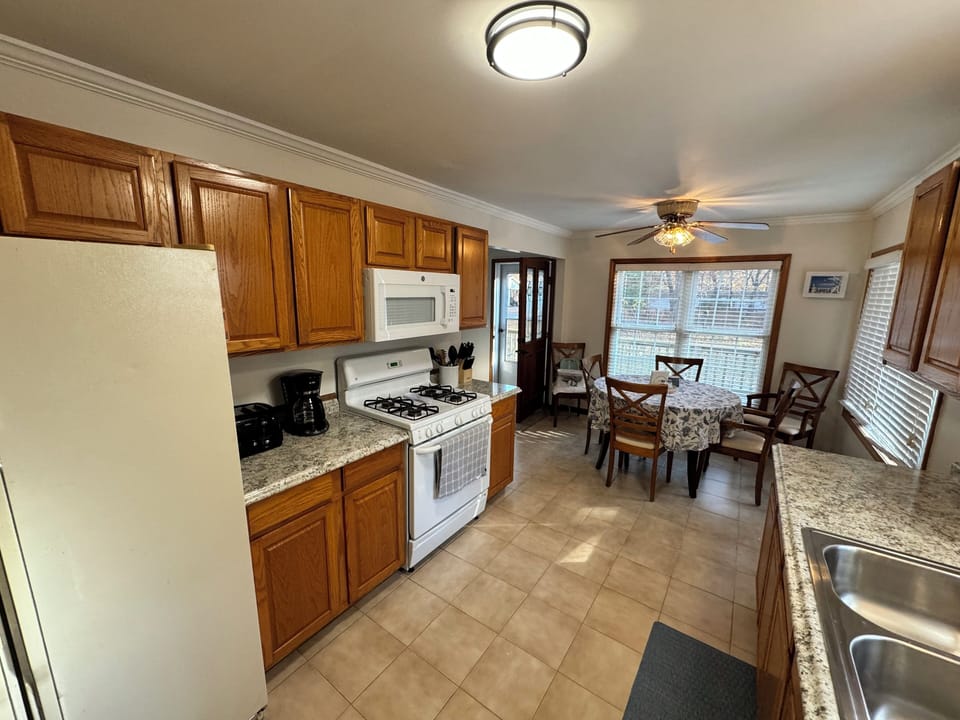 Full Kitchen 