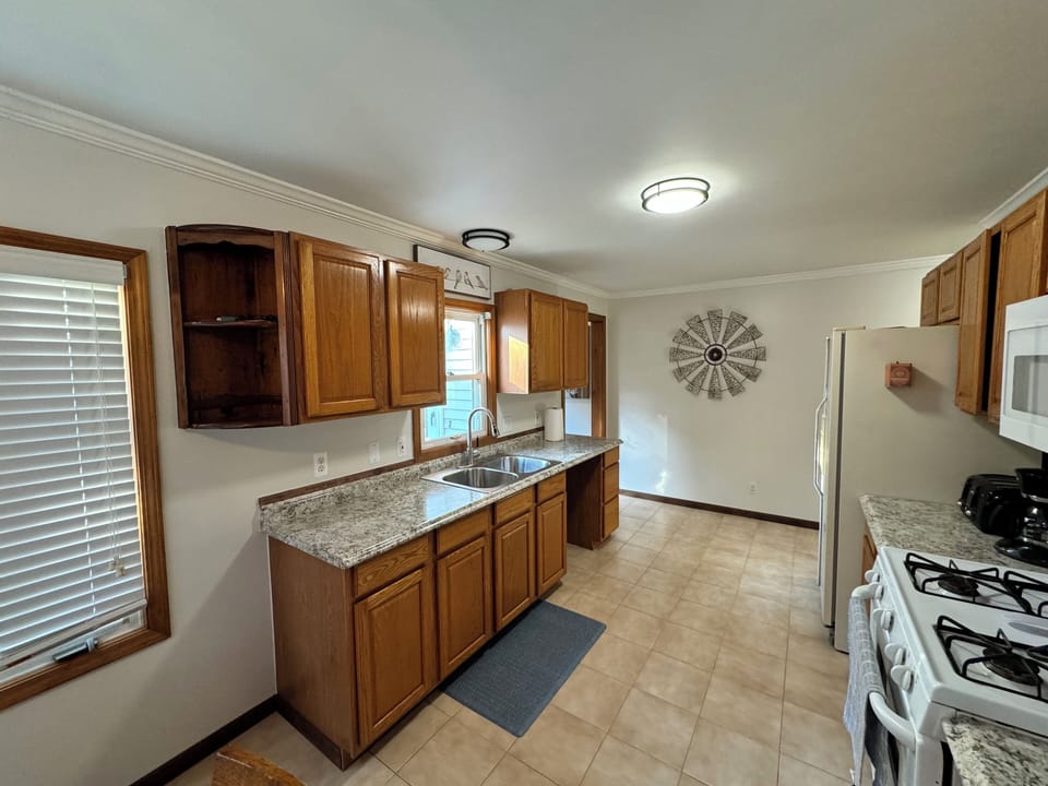 Full kitchen 