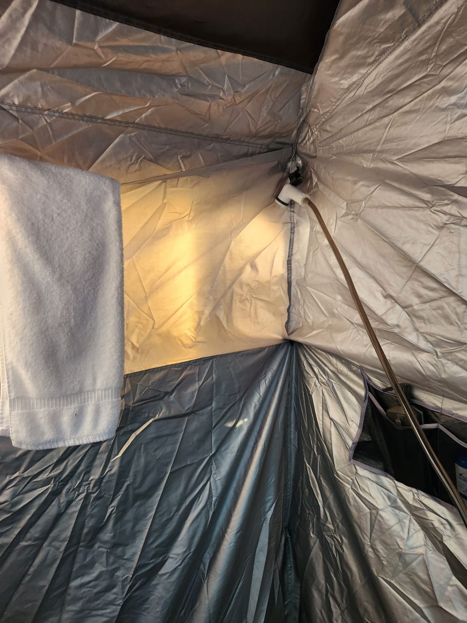 Outdoor Cold-Water Shower / Inside Bed - Glamping