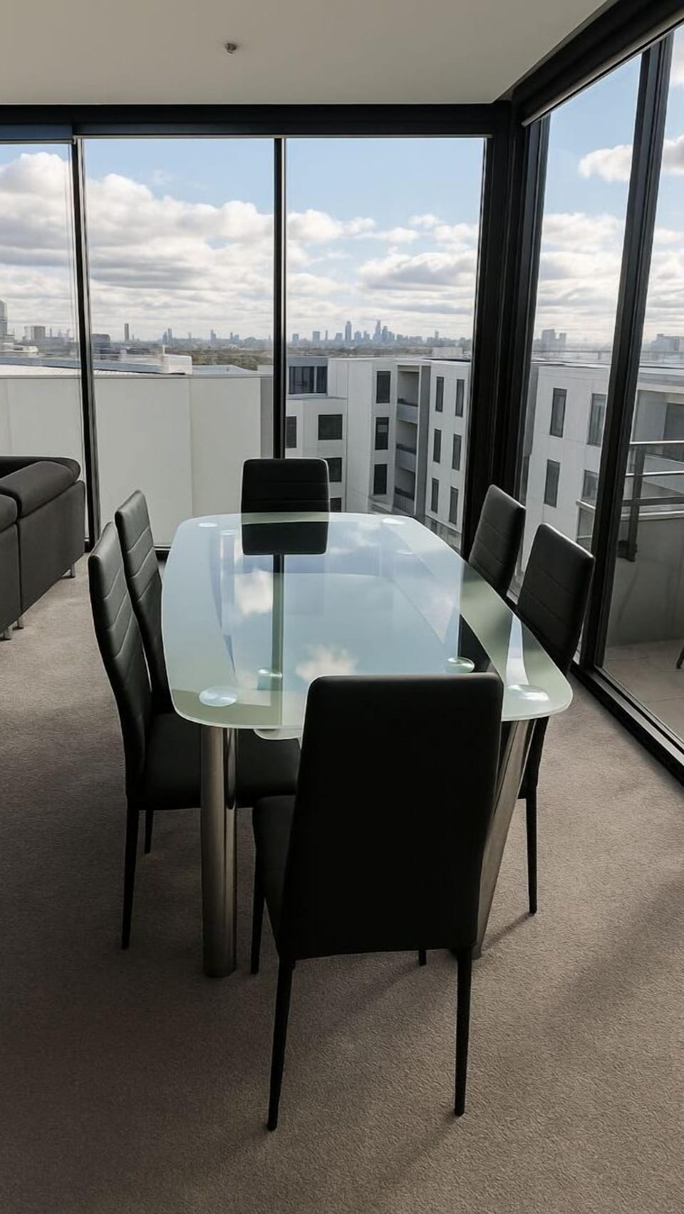 Comfortable dining area for 6 to enjoy your meals