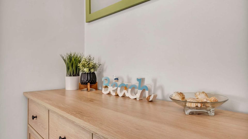 Our vacation home is just a short distance from Edgewood Park, offering easy access to nature trails, scenic views, and plenty of outdoor fun. It's the perfect spot for a peaceful retreat while being close to everything the park has to offer!