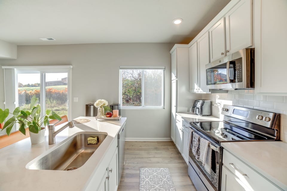 Kitchen | Blender | Trash Bags/Paper Towels | 1st Floor