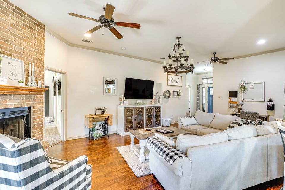 Weatherford Vacation Rental | 3BR | 2BA | 1,500 Sq Ft | Small Step to Access