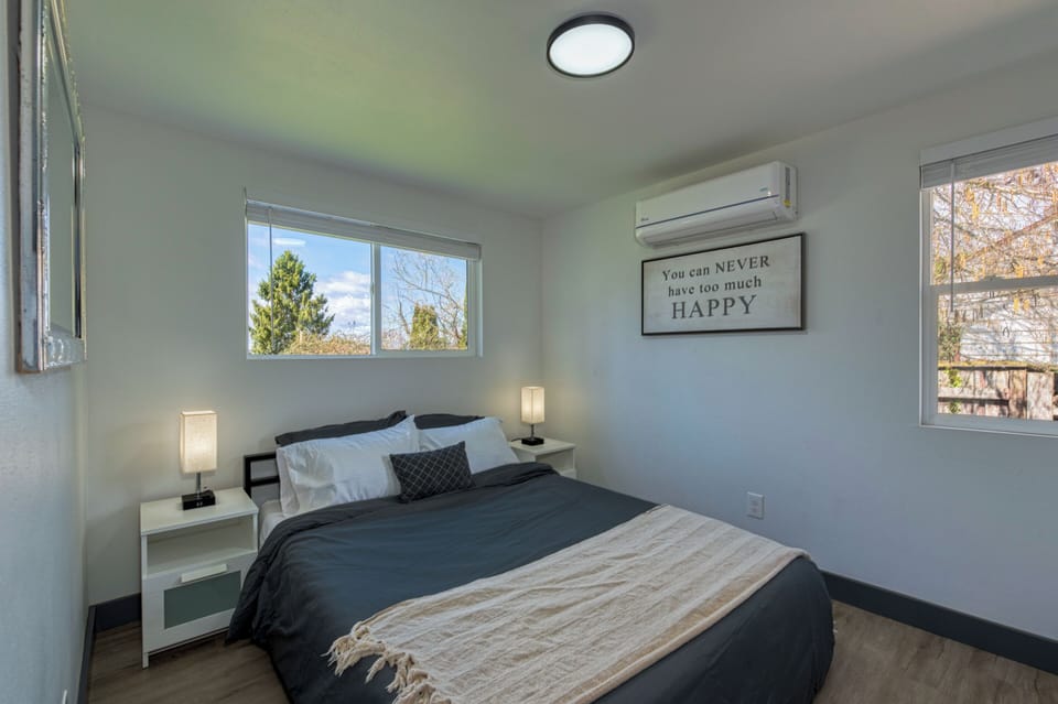 2nd Bedroom w/ Queen Size bed with 12" Thick mattress for a restful night