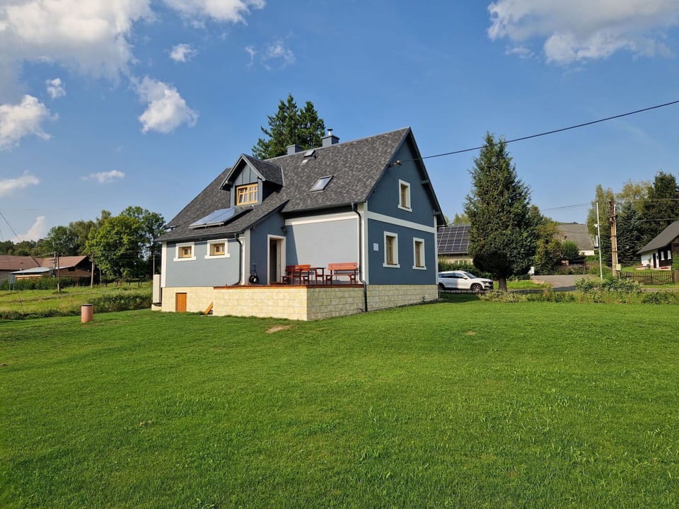 Cloud, Sky, Plant, Building, House, Tree, Natural Landscape, Land Lot, Cottage, Grass
