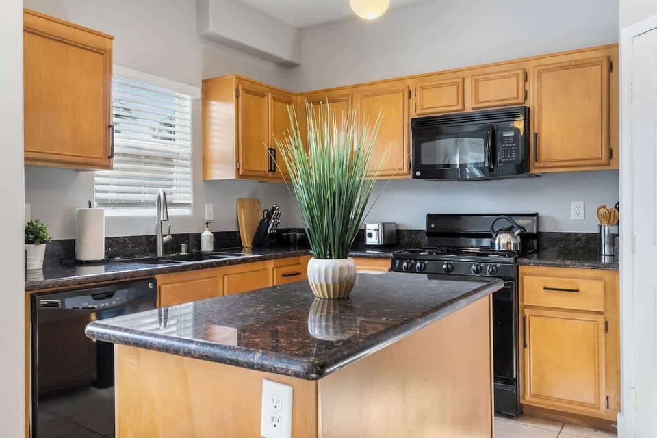 Unleash the chef in you in this well-stocked and fully equipped kitchen!