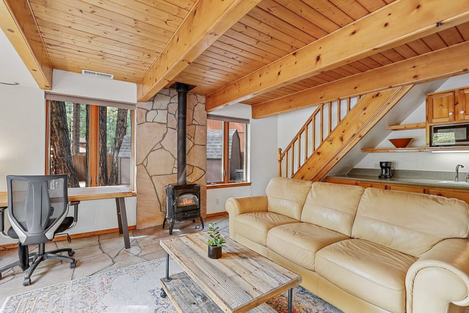 Casita's Living Space: This comfortable retreat features a private entrance from the main house, located to the left of the garage, and is also accessible from the backyard.