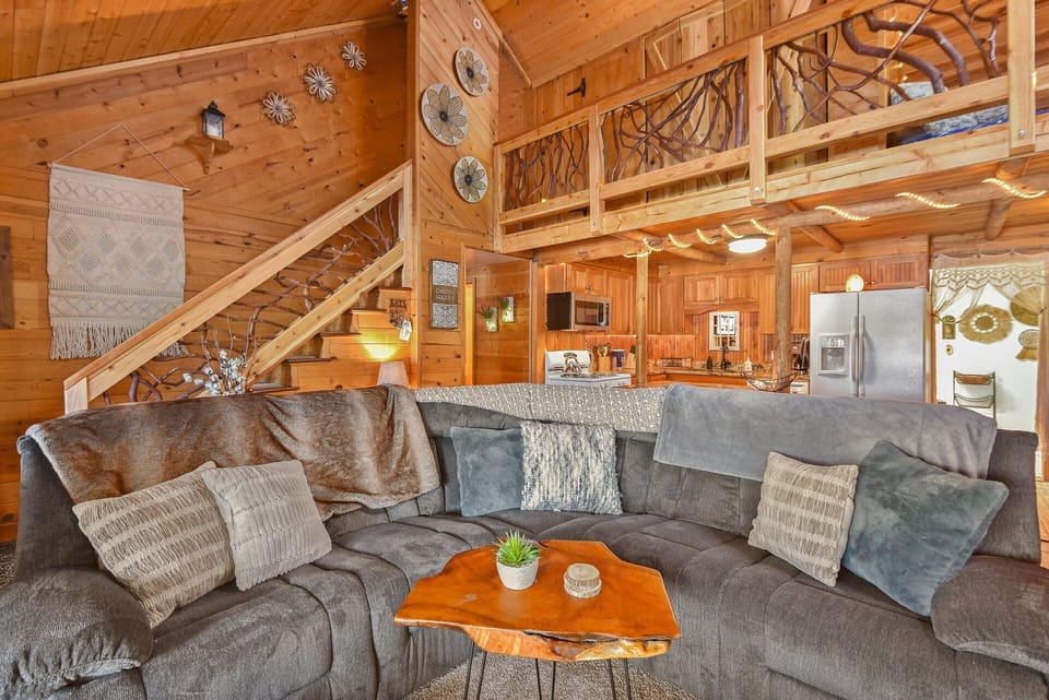 Charming and Spacious Cabin: A unique design combining rustic woodsy charm and modern amenities for comfort and style.