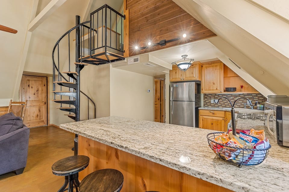 Kitchen island table where you can prepare your meals