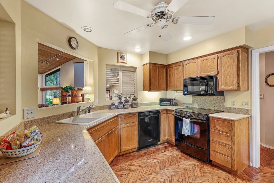 Fully Equipped Kitchen: Perfect for preparing meals with ease.