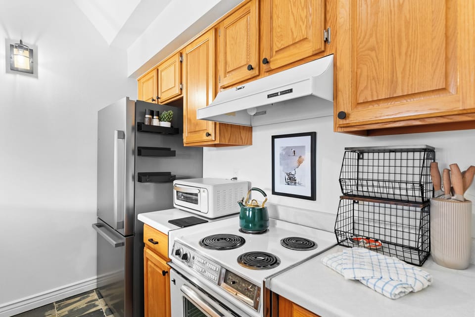 Full kitchen.