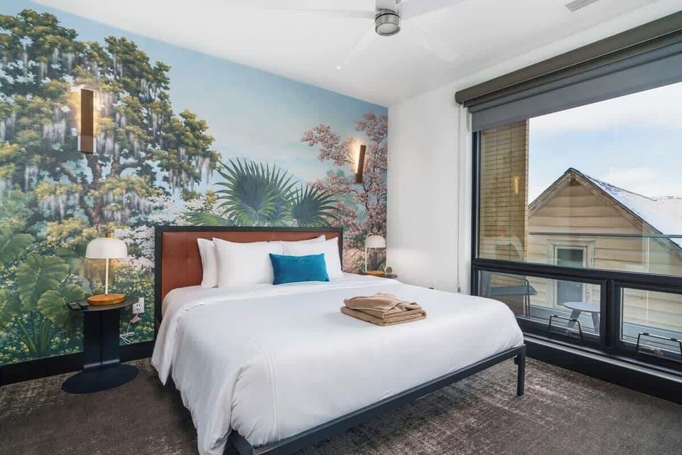 Bedroom w/ King Casper
