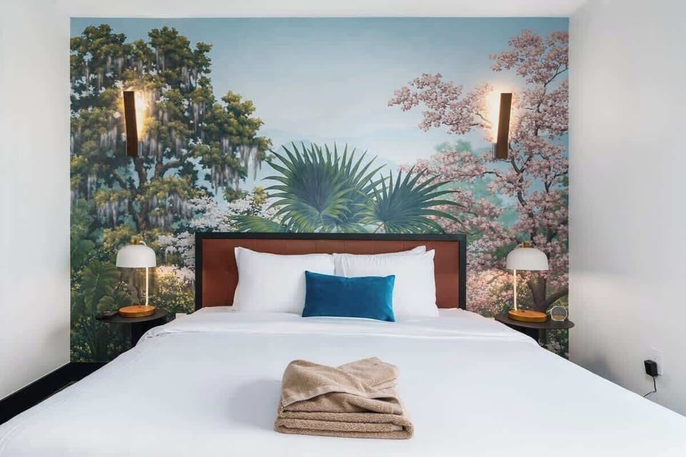 King Casper Mattress & Casper Pillows