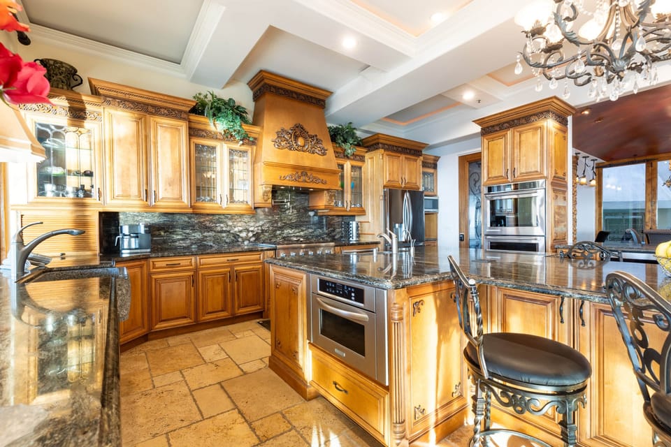 FullyEquipedKitchen 1