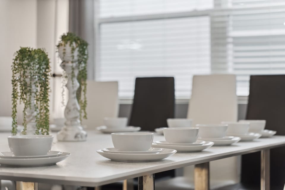 Large Dining Area and Counter Top Seating