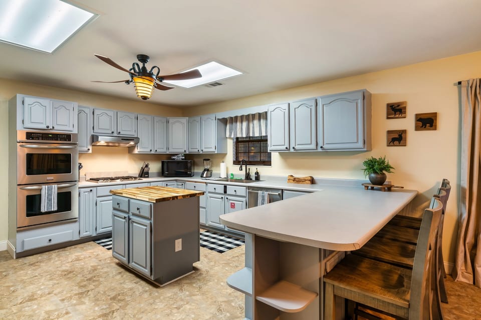 Fully equipped spacious kitchen, perfect for all your culinary needs!