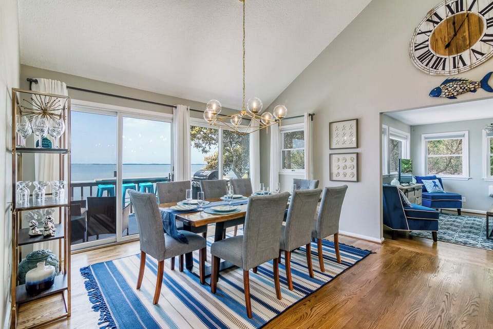 Top Level Dining Area