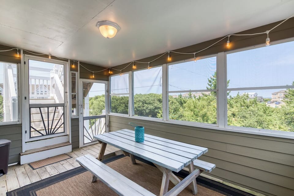 Top Level Screened In Porch