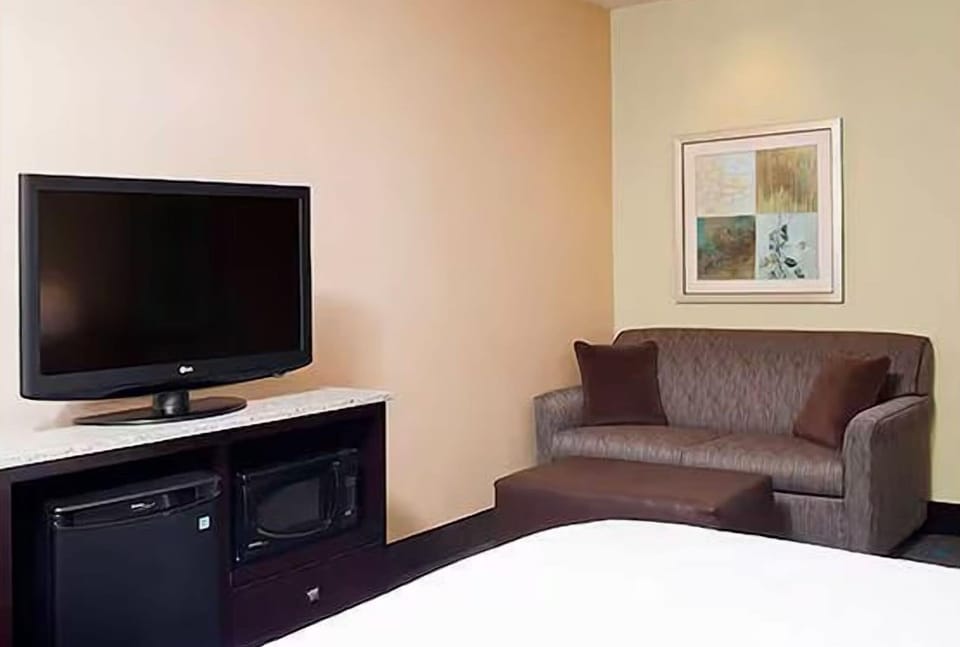 Unit with 1 King size bed