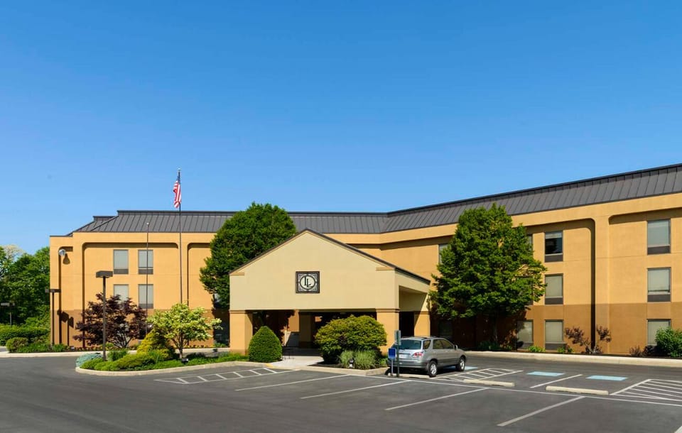 Arrive with ease to bright curb appeal and simple parking.