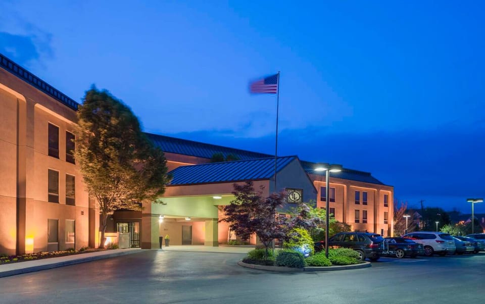 Unwind as evening lights welcome you to a calm stay.