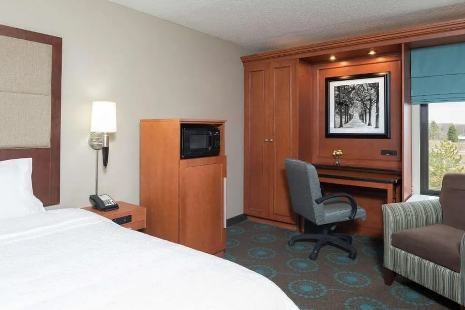 Unit with a comfortable bed