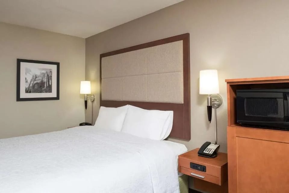 Unit with a comfortable bed