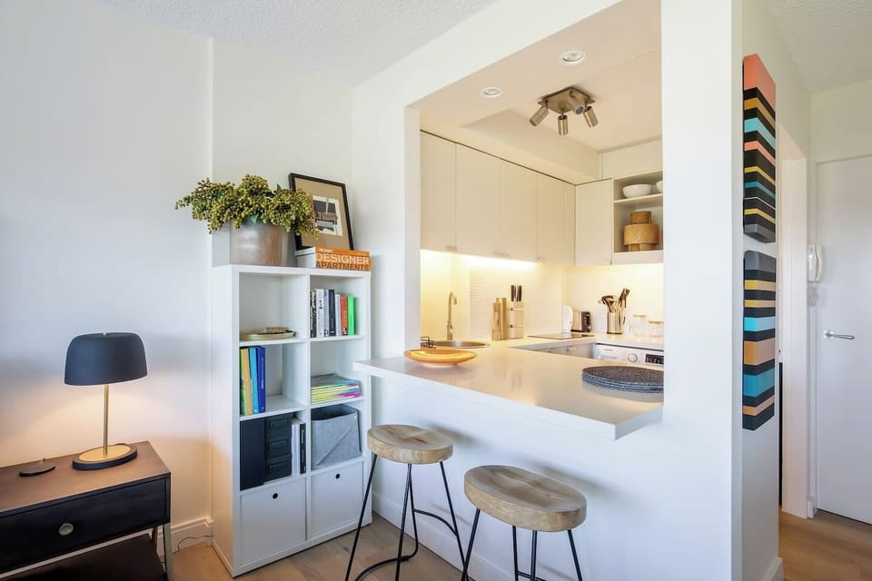 High stools at the benchtop make for a great breakfast bar for easy meals. 