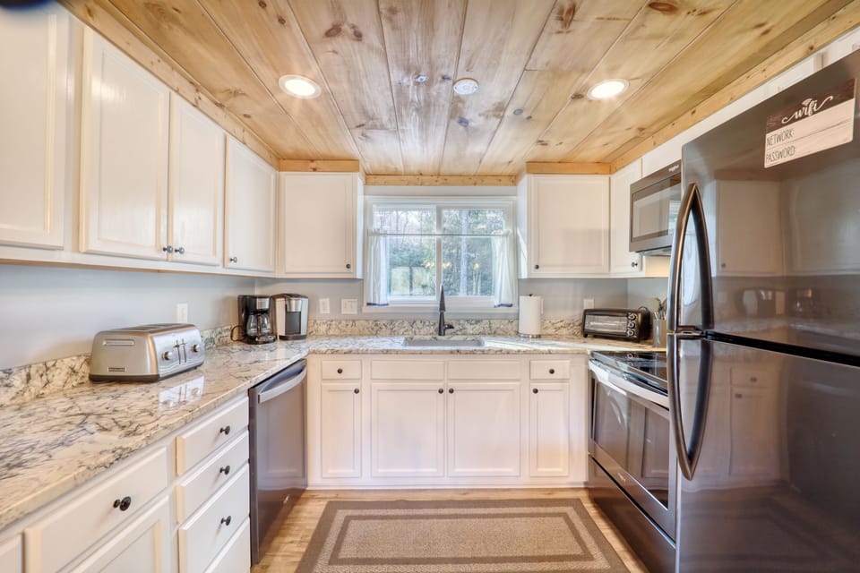 Full kitchen with brand new (2024) appliances