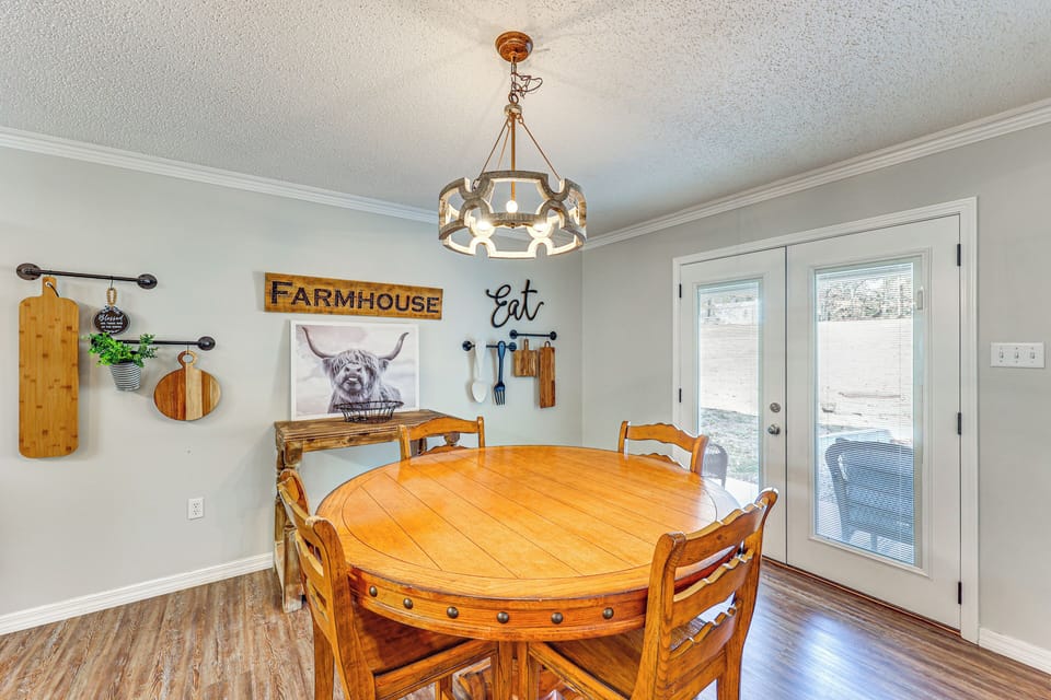 Dining Area | Dishware/Flatware
