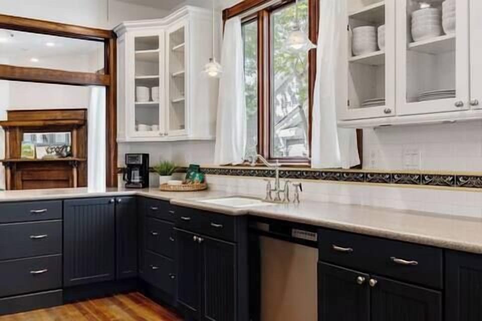White cabinets, dark base, classic done right
