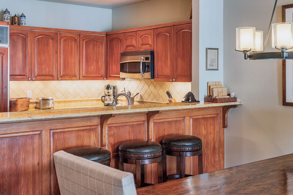 Dining & Kitchen