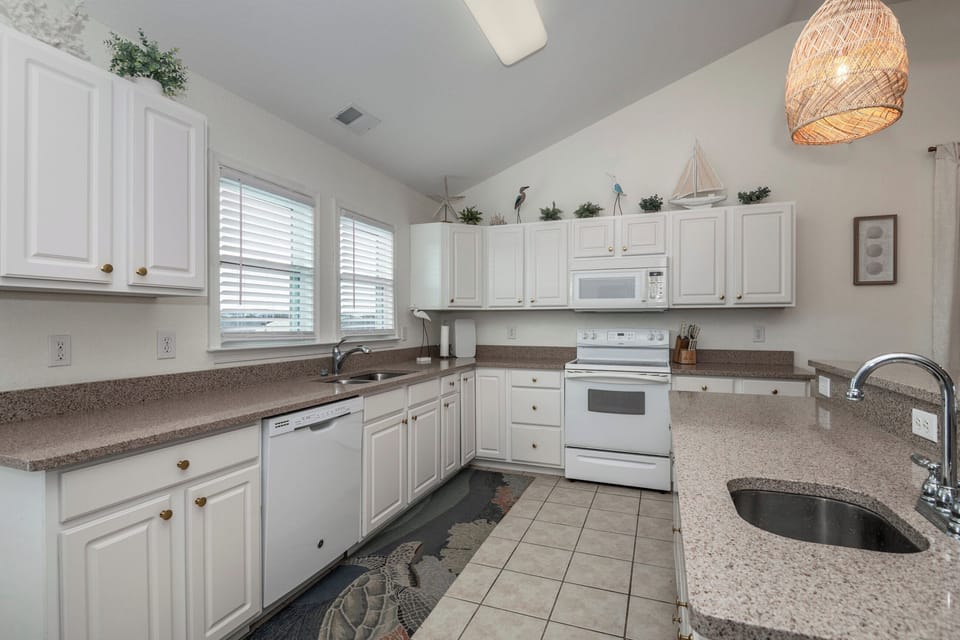 Spacious kitchen perfect for preparing your favorite dishes!