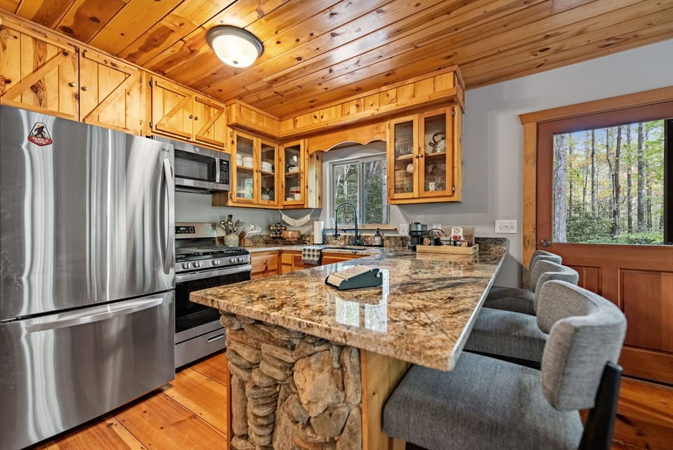 Shady Grove Cabin-Kitchen (1)
