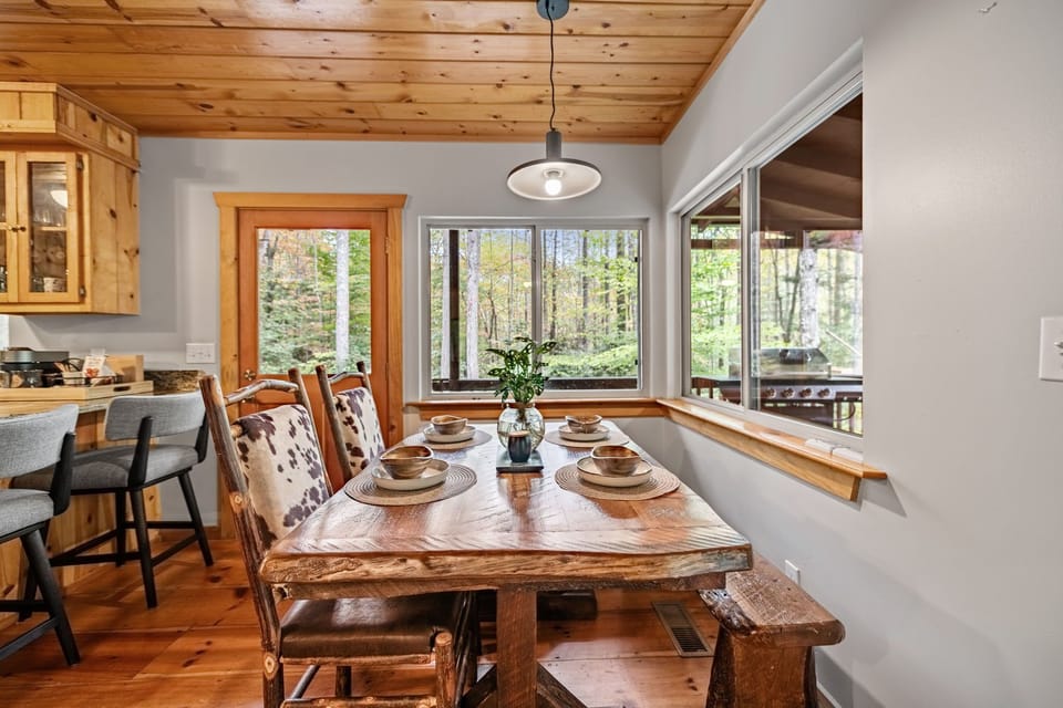 Shady Grove Cabin - Dining (1)