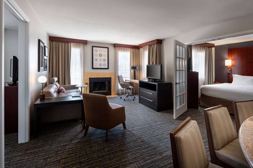 Spread out in your spacious suite with lounge and workspace.