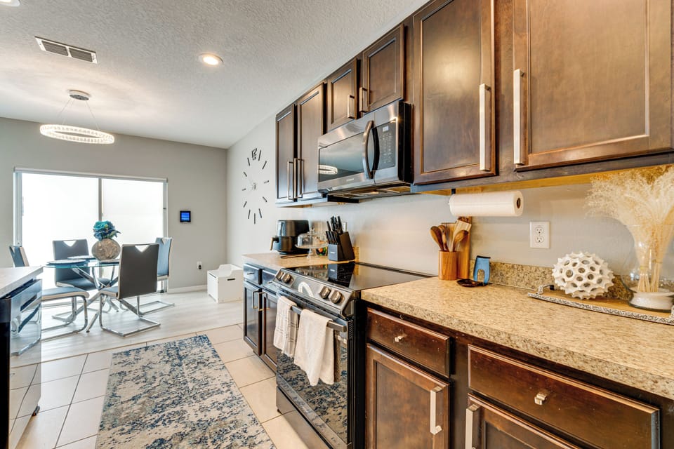 Kitchen | Air Fryer | 1st Floor