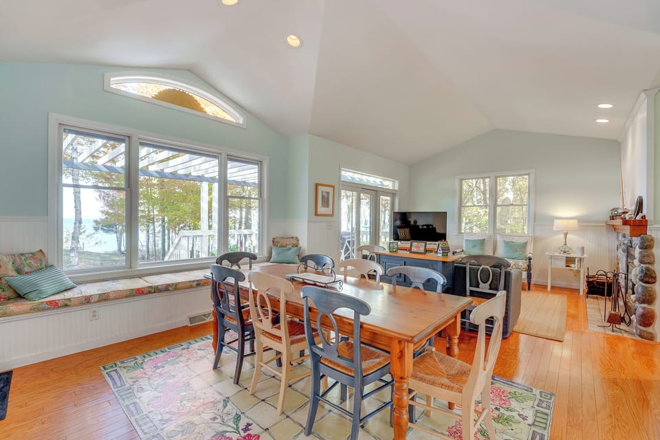 Dining Area | 2nd Floor | Dishware & Flatware Provided