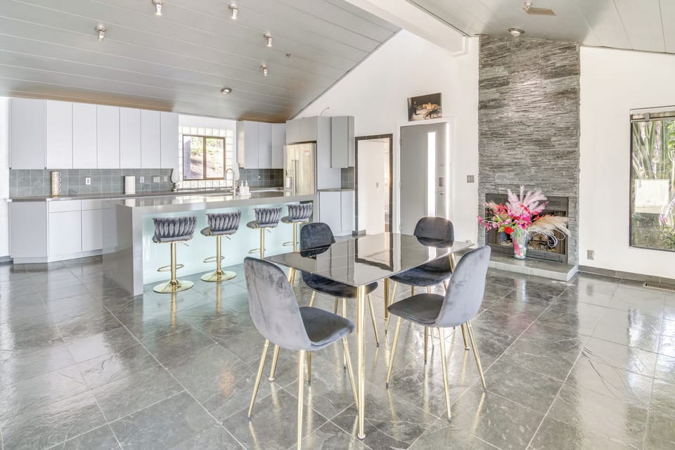 Dining Area | Kitchen