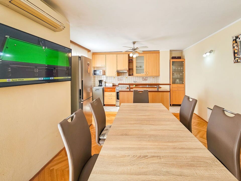 Furniture, Table, Building, Chair, Wood, Interior Design, House, Floor, Flooring, Houseplant
