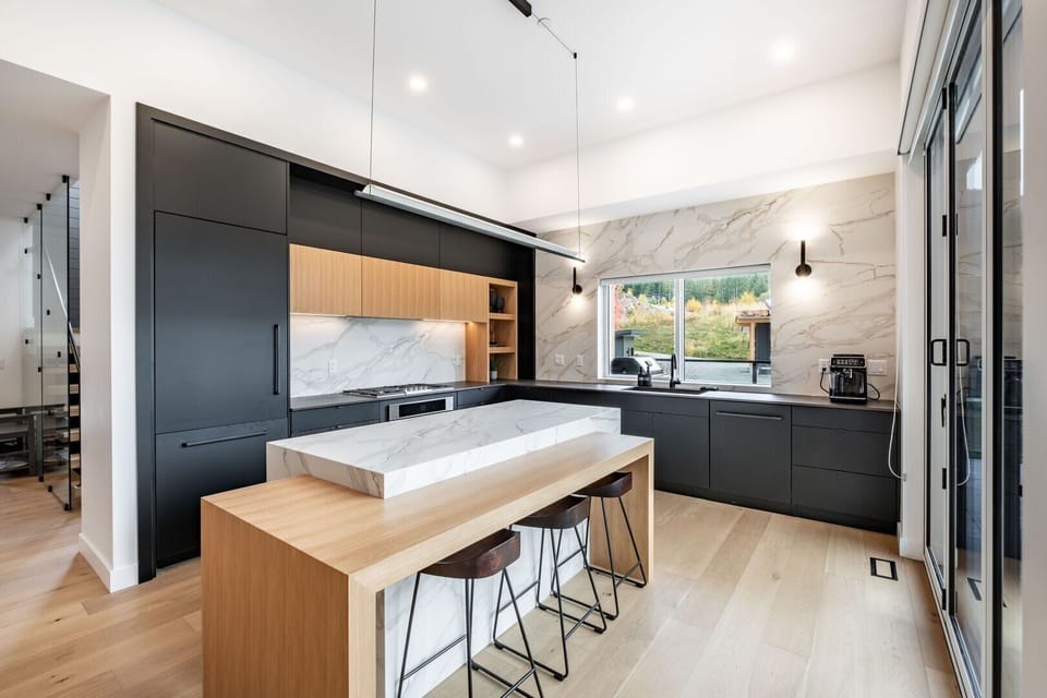 Full kitchen: High-end appliances
