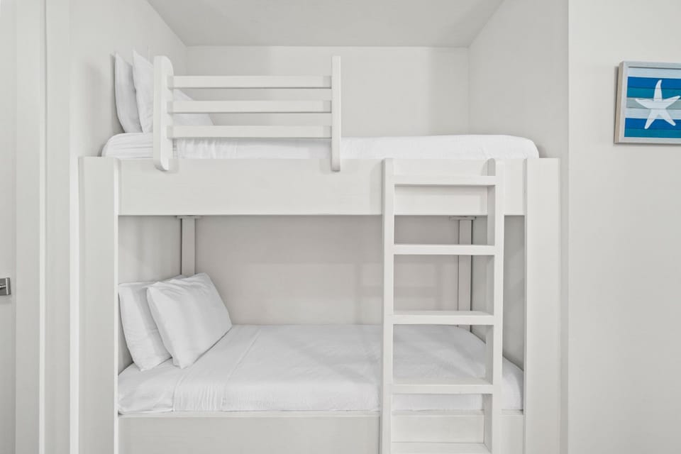 Bunk Alcove