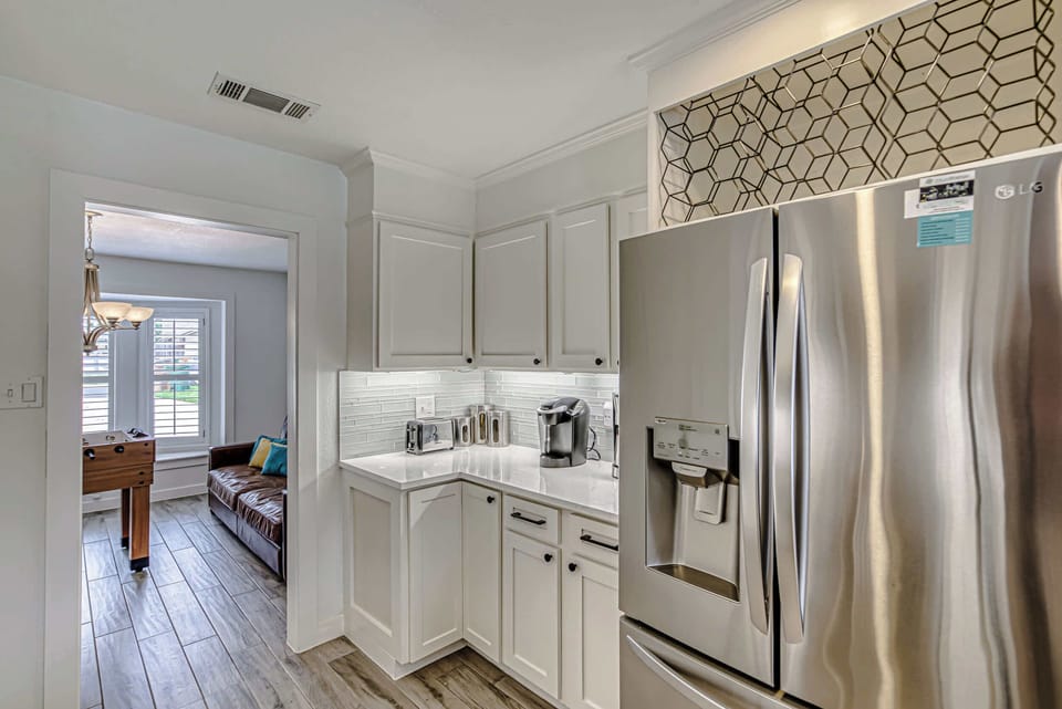 The stylish kitchen offers ample space & all the comforts of home