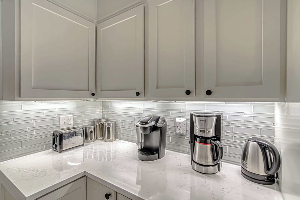 The stylish kitchen offers ample space & all the comforts of home