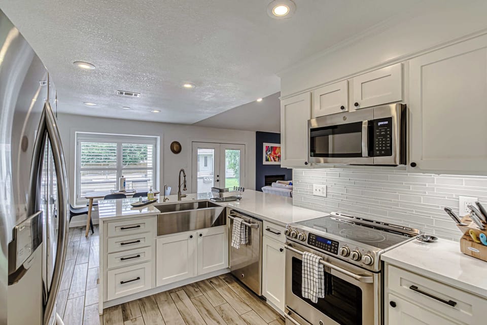 The stylish kitchen offers ample space & all the comforts of home