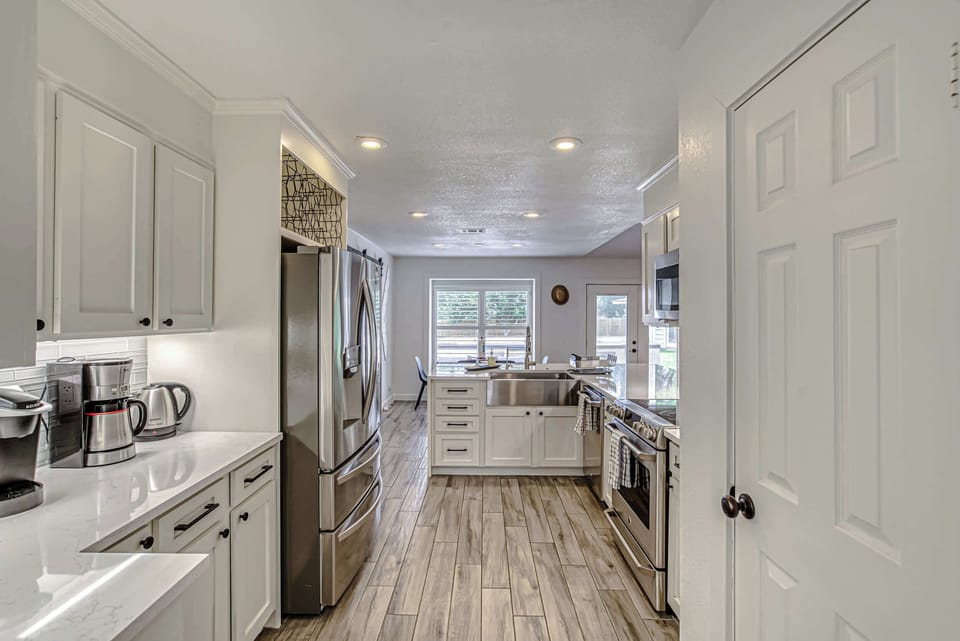 The stylish kitchen offers ample space & all the comforts of home