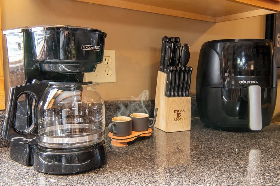 Cozy Bear Cove's kitchen items